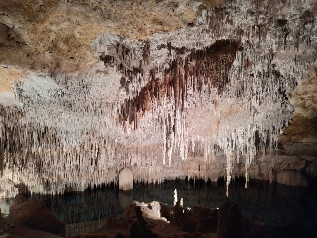 agua-cuevas-drach