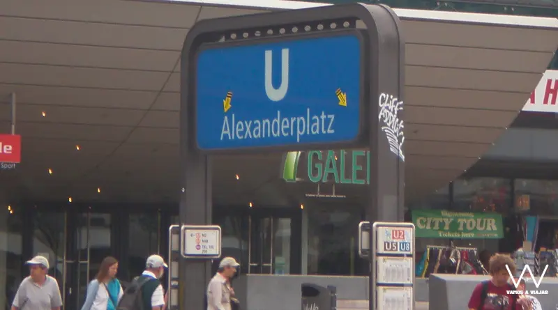 Parada de metro de Alexanderplatz para llegar desde el aeropuerto al centro de Berlín