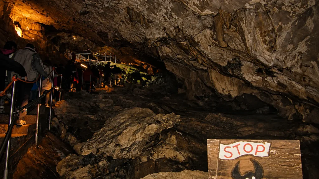 Visitar Cueva de las Güixas